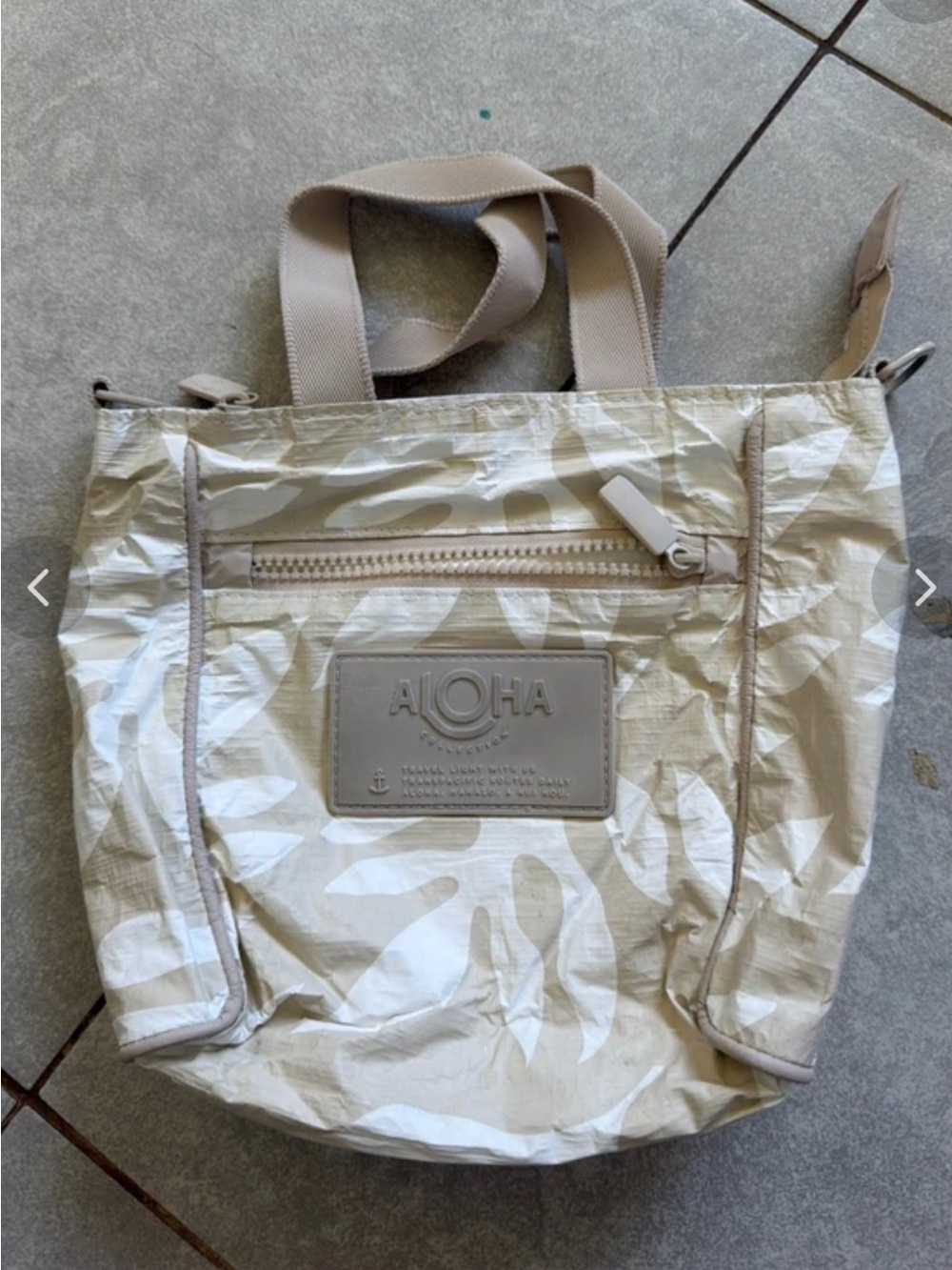ALOHA Collection Beige and White Leaf-Print small Tote Bag